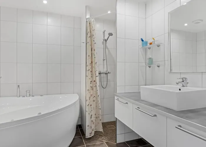 Henrietta - 3-5km From The Sea By Interhome *