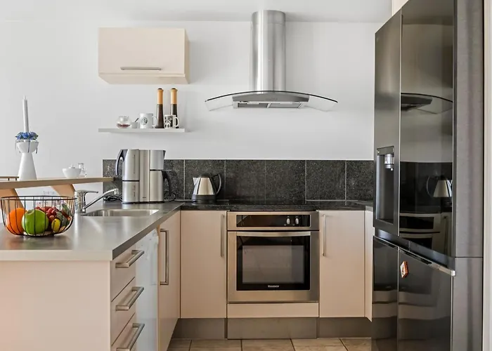 Henrietta - 3-5km From The Sea By Interhome